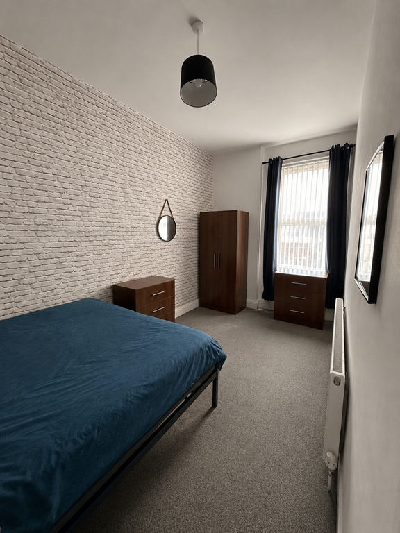Property photo 2 of 5 Bedroom Â£560
