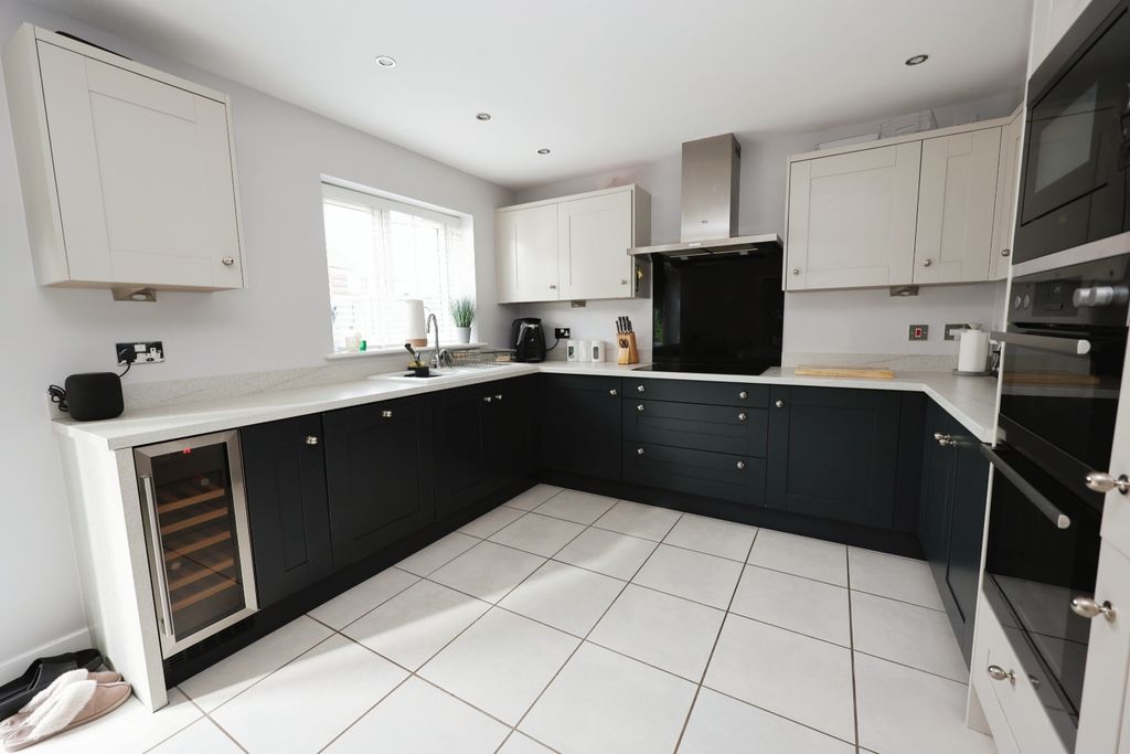 Property photo 2 of 25 4276651