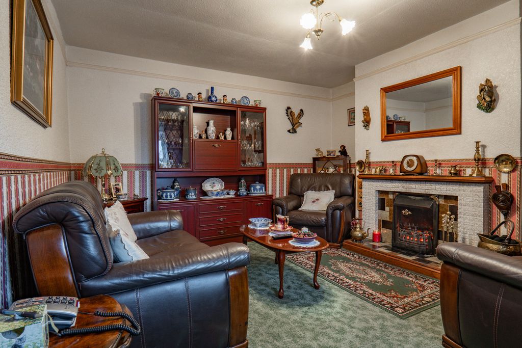 Property photo 3 of 34