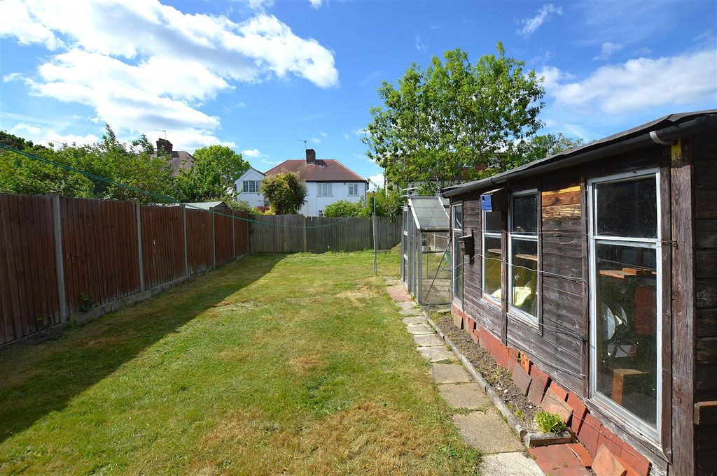 Property photo 3 of 8 235 Argyle Avenue Garden.Jpg