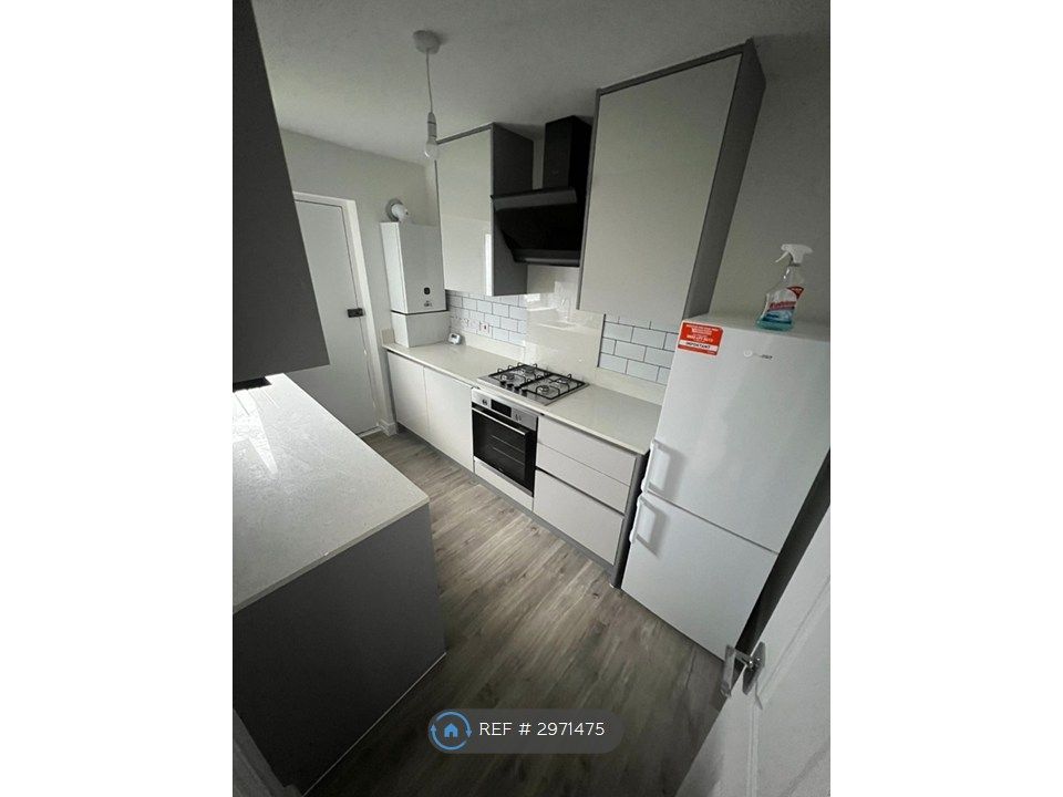 Property photo 1 of 9 Kitchen Pic 1