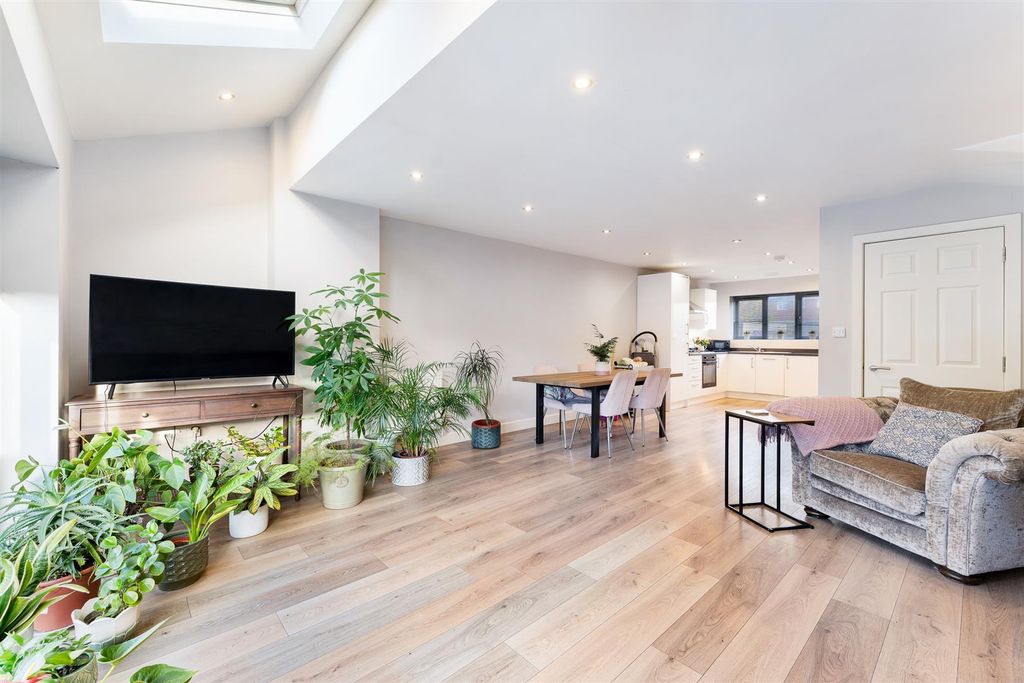 Property photo 2 of 29 6 Lark Hill Court-31.Jpg