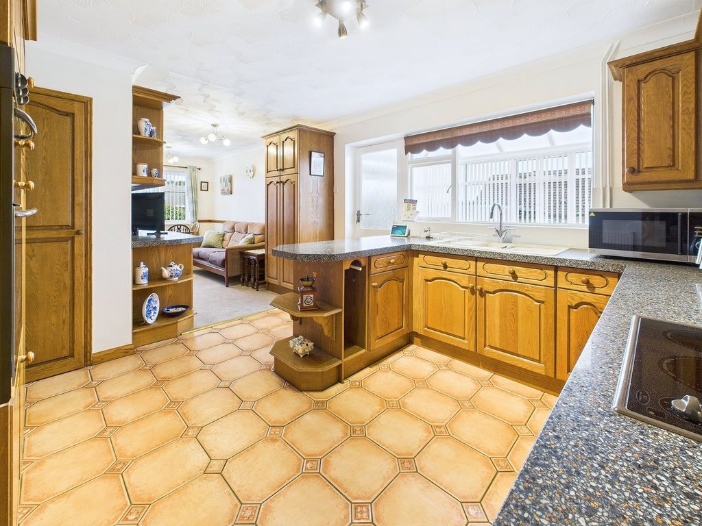 Property photo 2 of 27