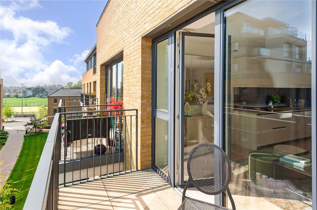 Property photo 3 of 8 Balcony