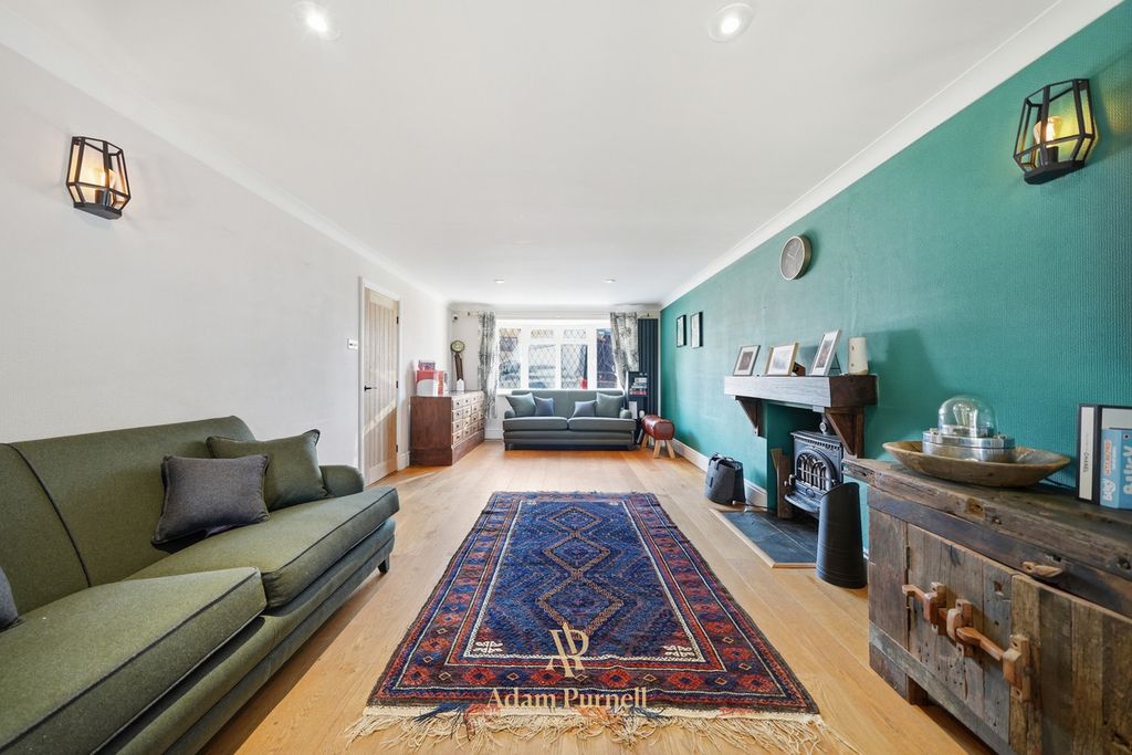 Property photo 3 of 27