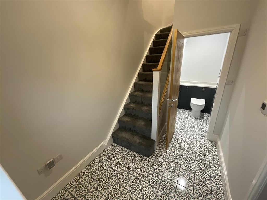 Property photo 3 of 21 Entrance