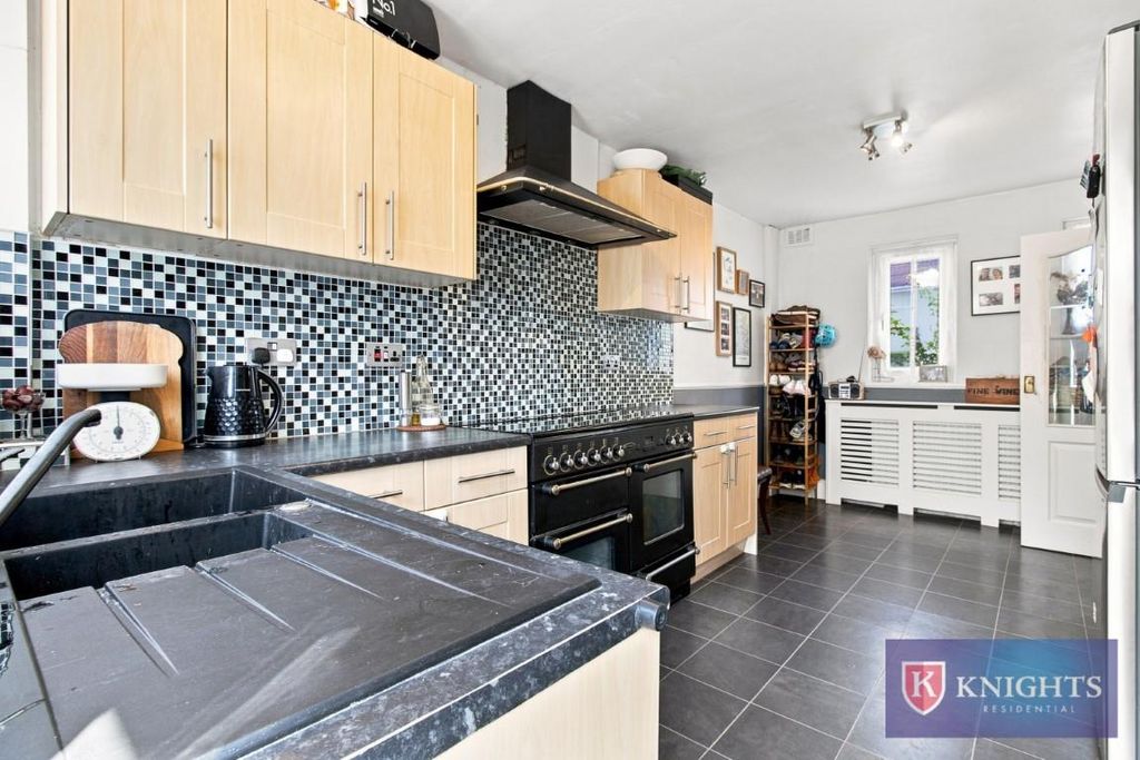 Property photo 3 of 25