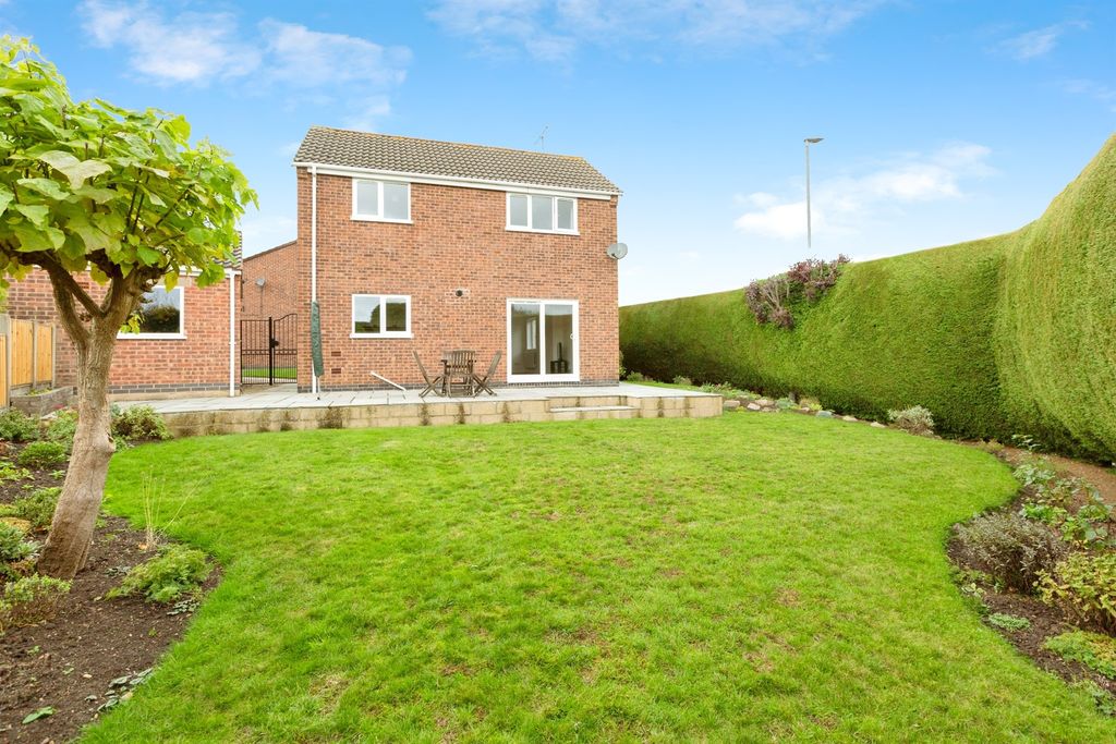 Property photo 3 of 27