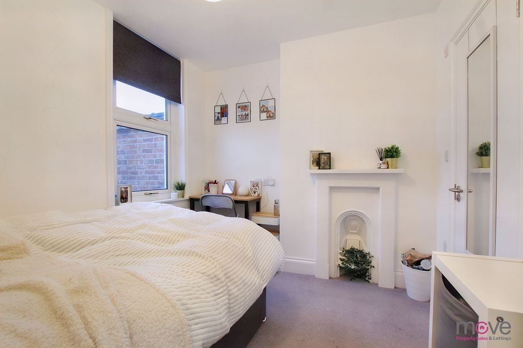 Property photo 1 of 5 Photo 5