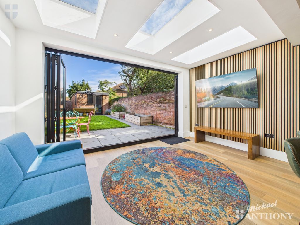 Property photo 3 of 24 Cam03852G0-Pr0426-Still001