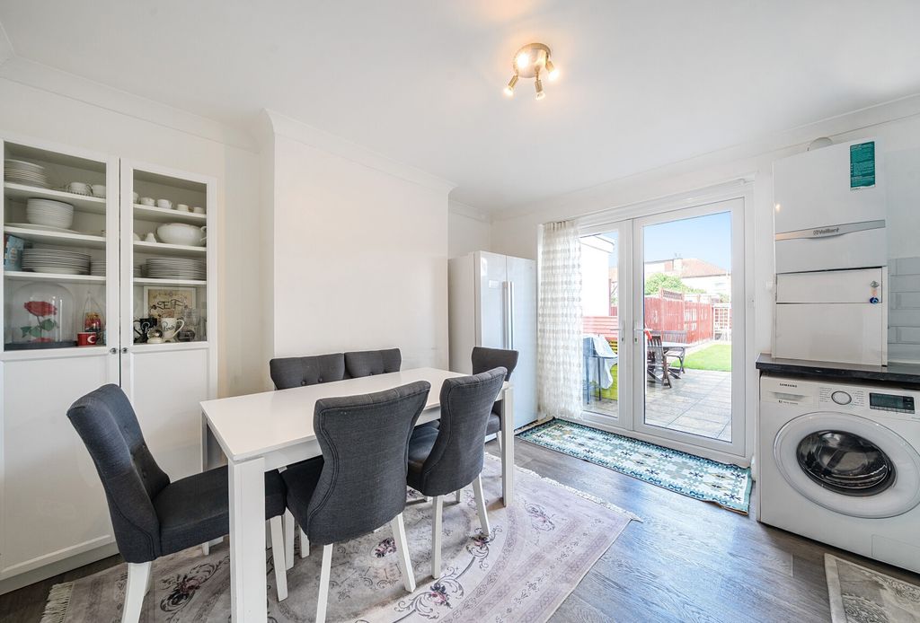 Property photo 3 of 21 1349879-8-68c0072...