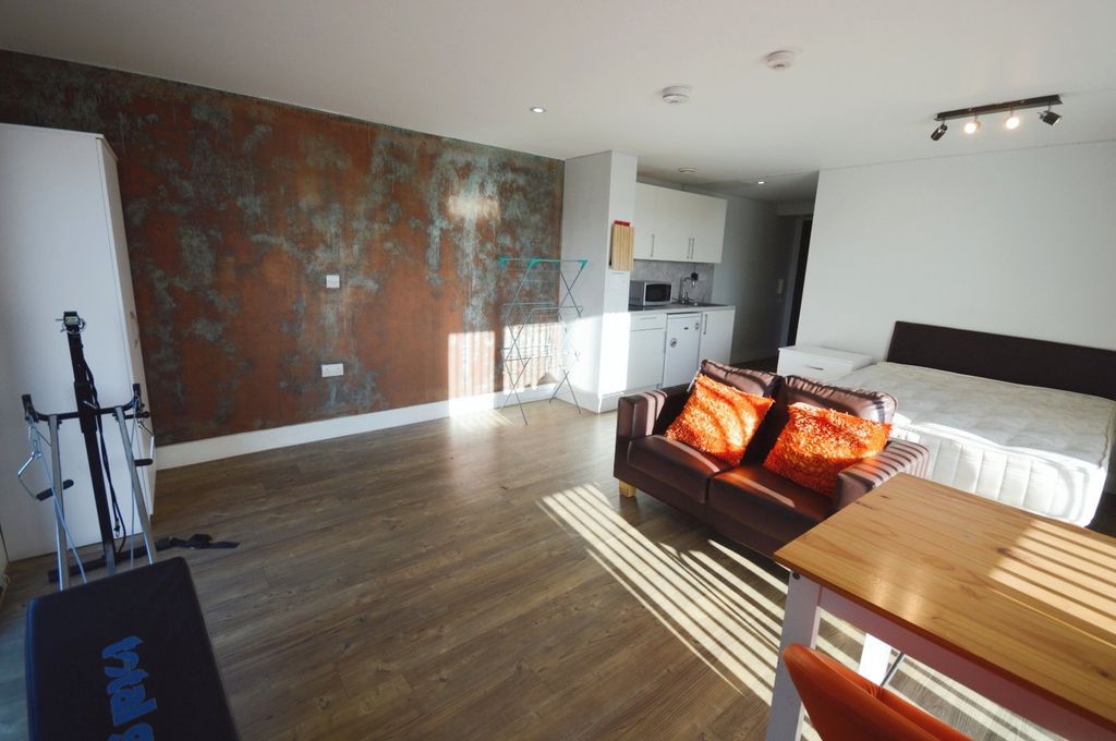 Property photo 3 of 6 Picture 3