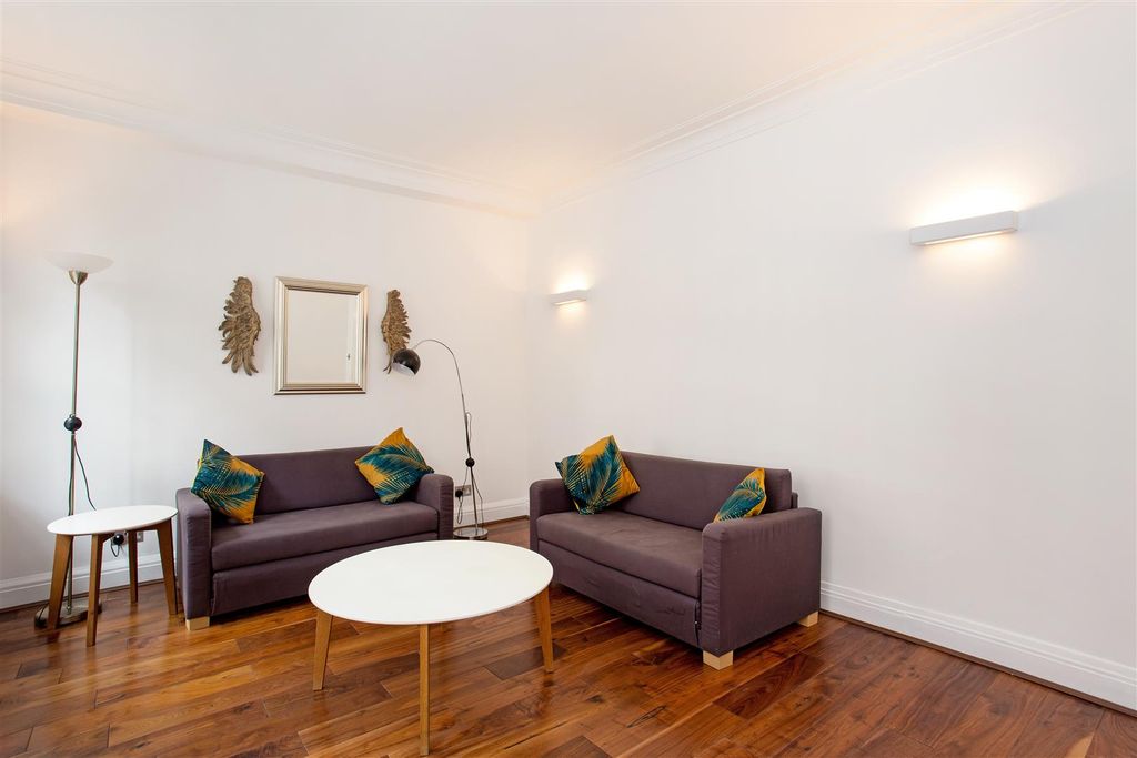 Property photo 1 of 6 Flat_6,_32_Grosvenor_Street_London_(8)[1].Jpg