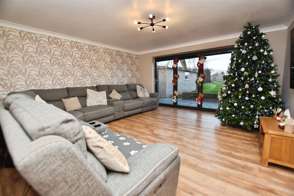 Property photo 2 of 22 F14454B7-Lounge 20B.Jpg