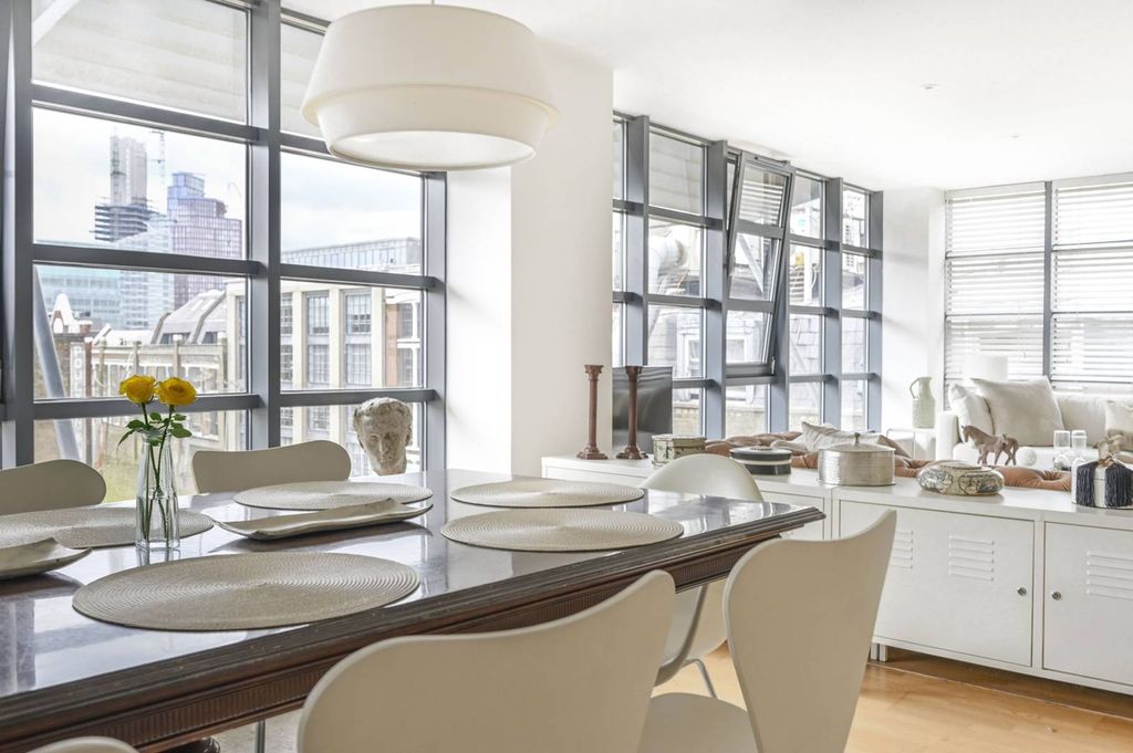 Property photo 3 of 28