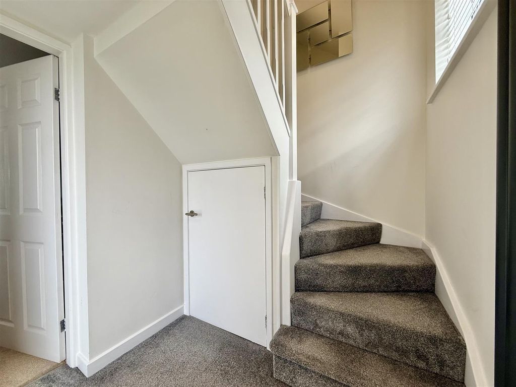 Property photo 3 of 28