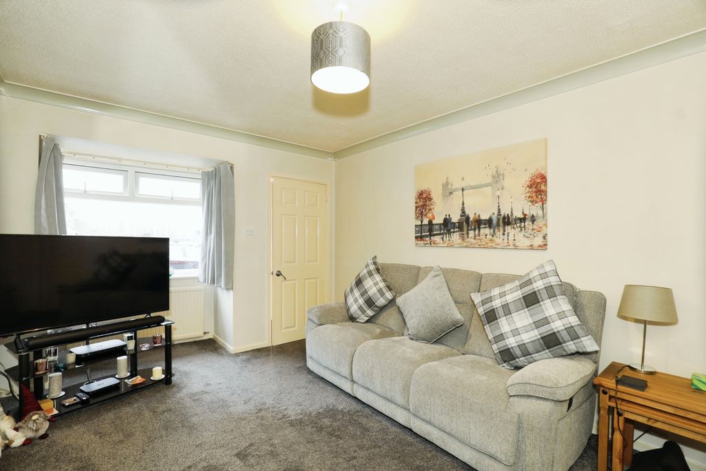 Property photo 3 of 18