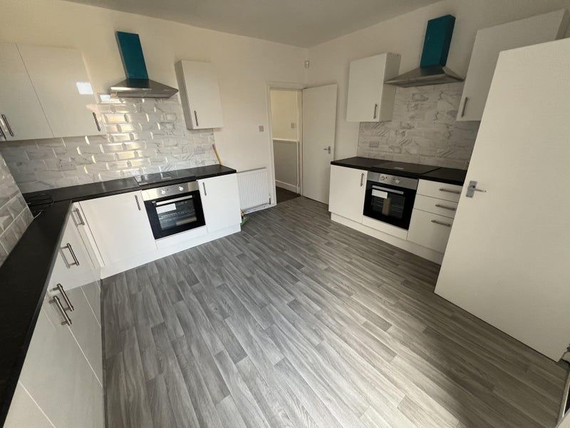 Property photo 2 of 10 Bright And Modern Kitchen Featuring Dual Oven Setu...