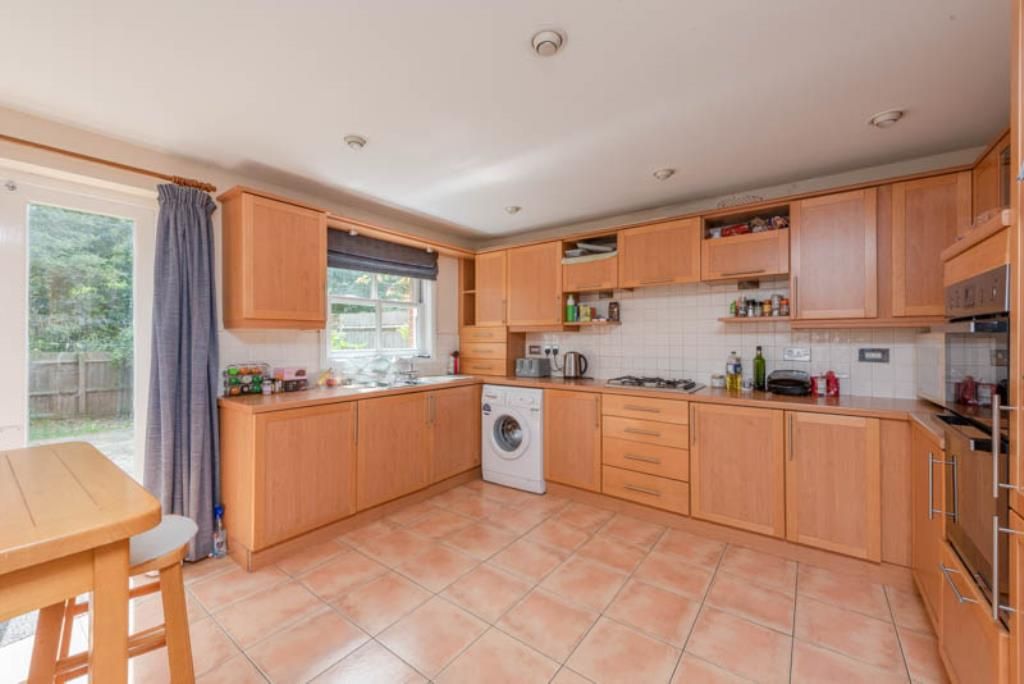 Property photo 2 of 11 Kitchen