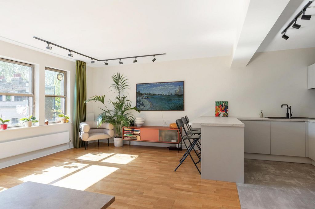 Property photo 3 of 22