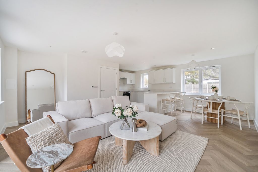 Property photo 2 of 22 1380231-6-6911E3c...