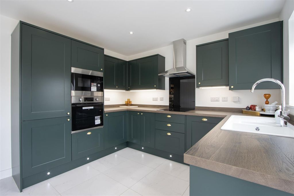 Property photo 2 of 14 Kitchen 1.Jpg