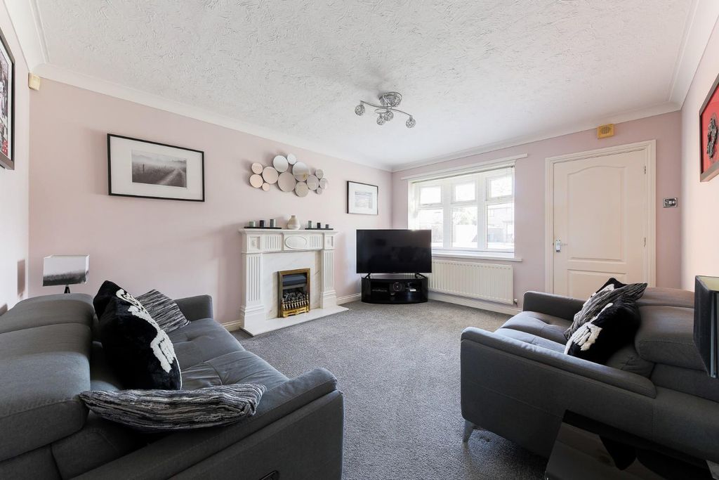 Property photo 3 of 17 Living Room