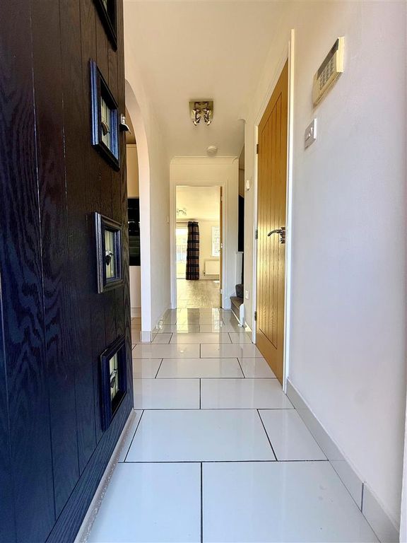 Property photo 3 of 16 Entrance Hall.Jpg