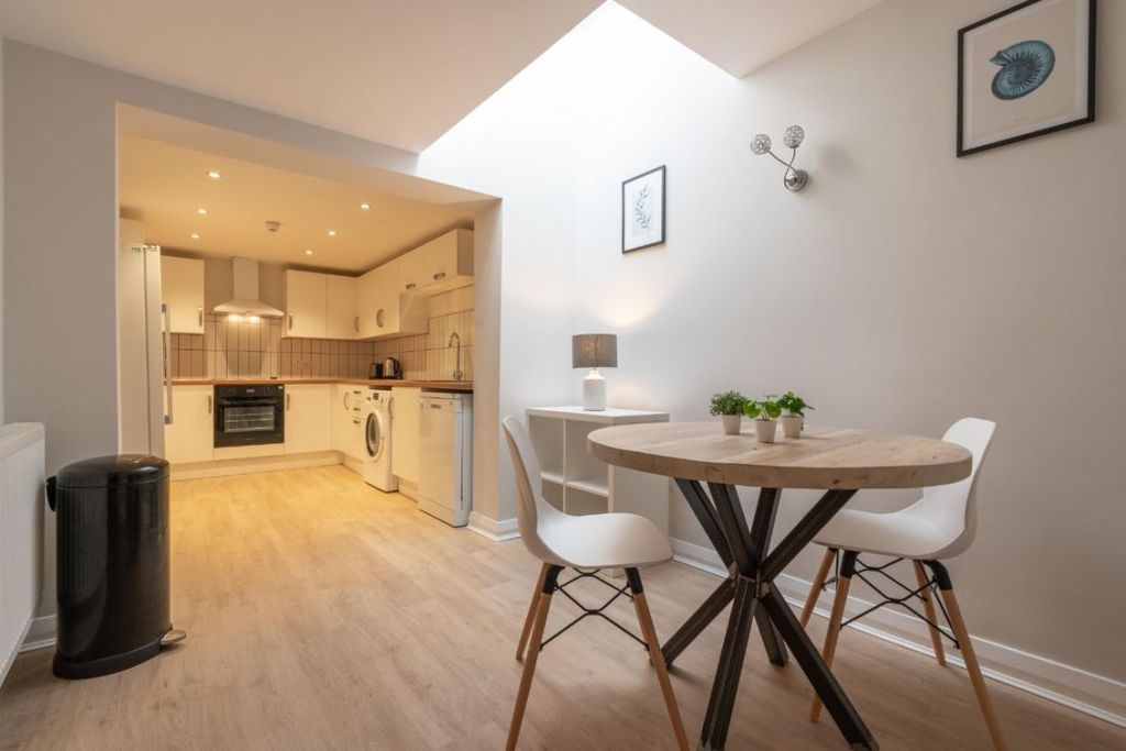 Property photo 1 of 15 Flat B Portland Road