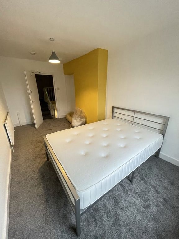 Property photo 3 of 12 A Tidy Double Bedroom Featuring A Fresh Mattress O...