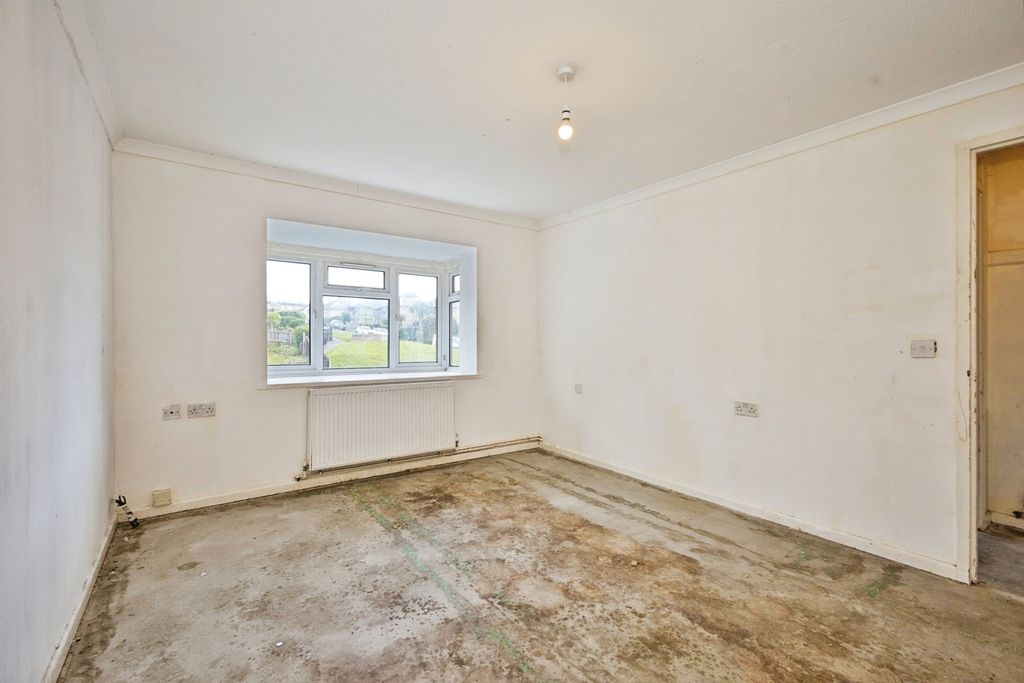 Property photo 3 of 8 Lounge