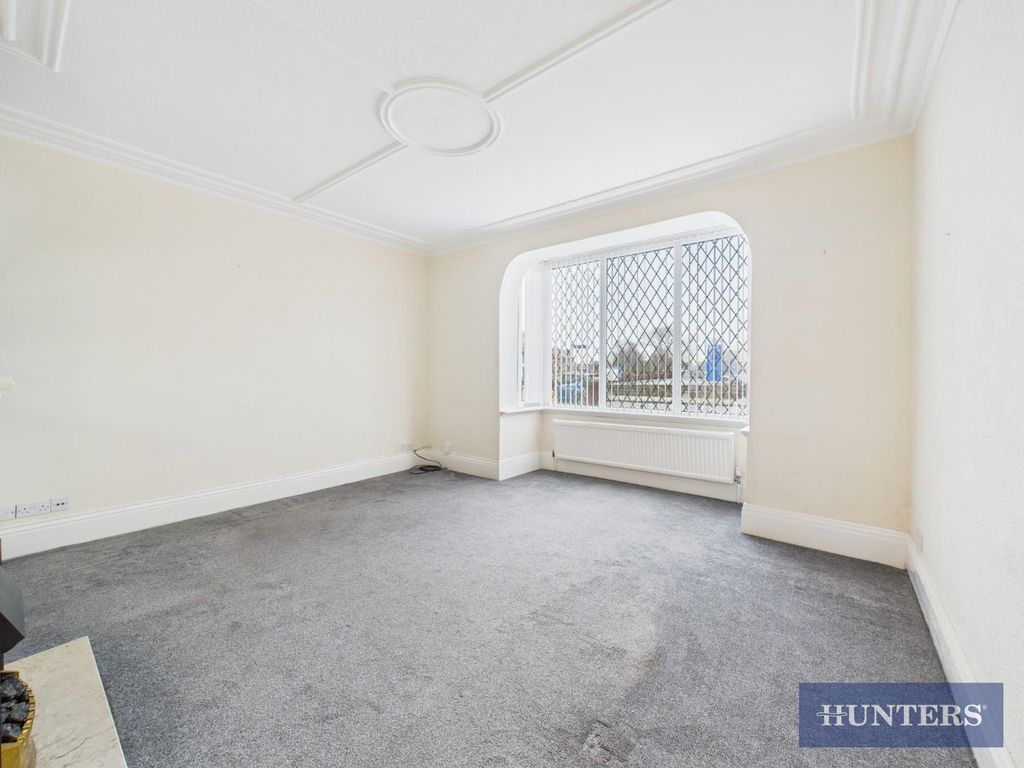 Property photo 2 of 12 Living Room