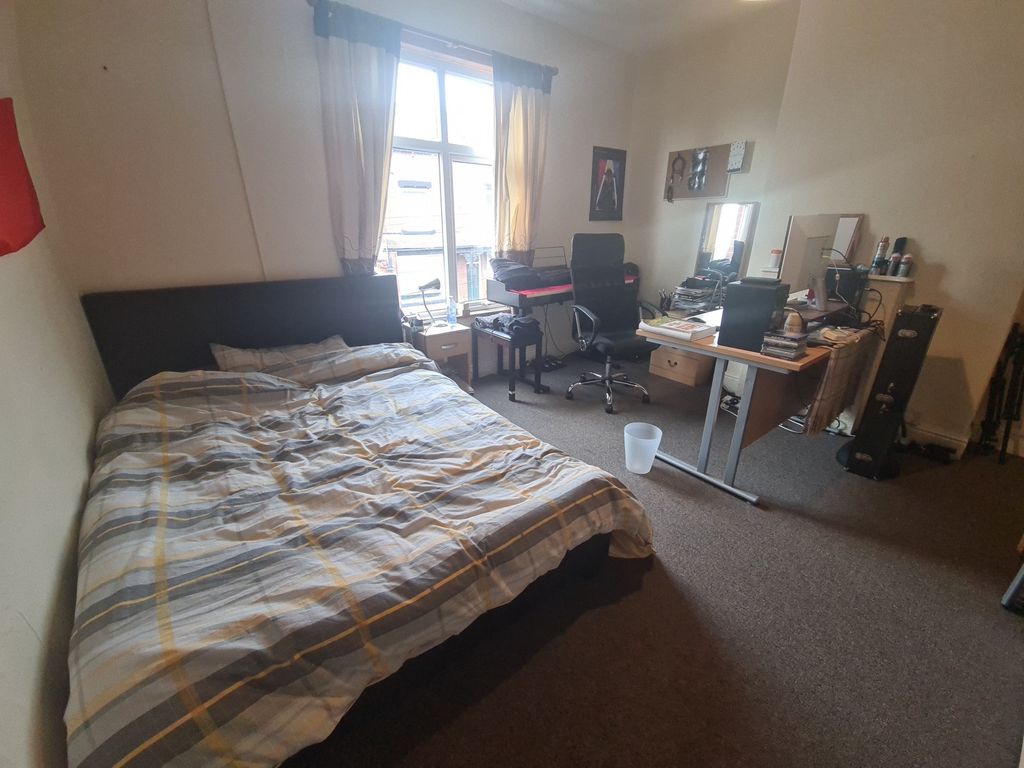 Property photo 2 of 9 Bright And Spacious Bedroom Featuring A Large Doub...