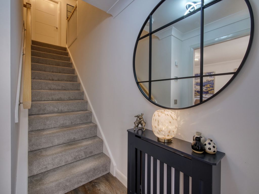 Property photo 3 of 23 Hallway