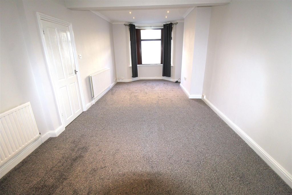 Property photo 2 of 12 Lounge_1.Jpg