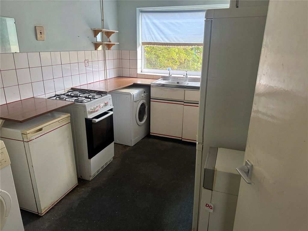 Property photo 3 of 6 Kitchen