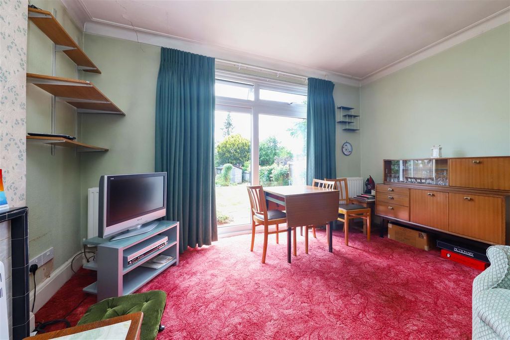 Property photo 3 of 12