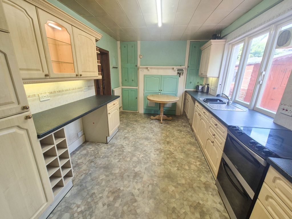 Property photo 2 of 32