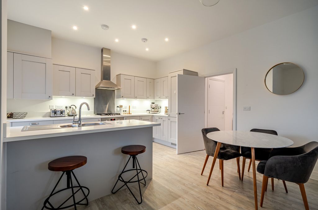 Property photo 3 of 20 1375533-20-691738...