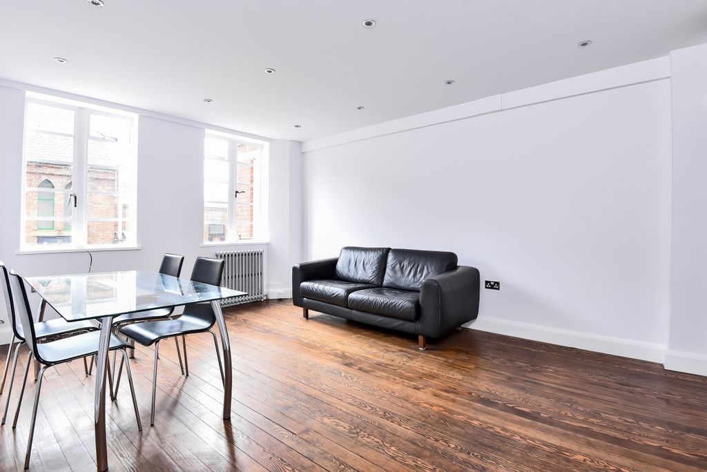 Property photo 3 of 7 Reception