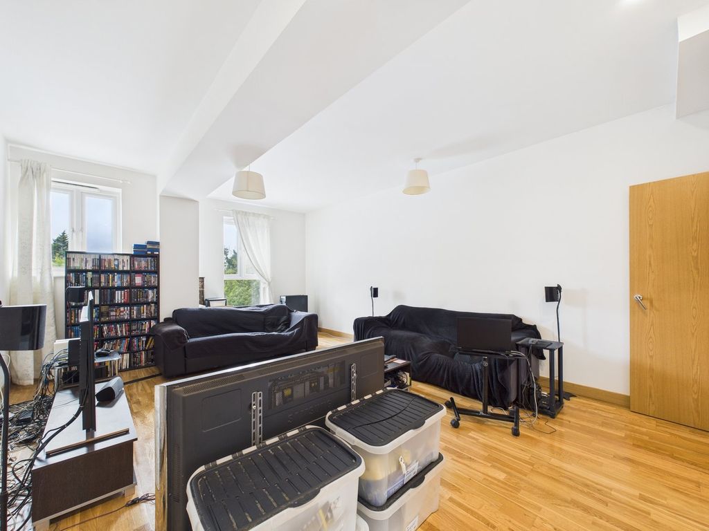 Additional image 4 of 2 bed flat for saleWalsworth Road, Hitchin SG4