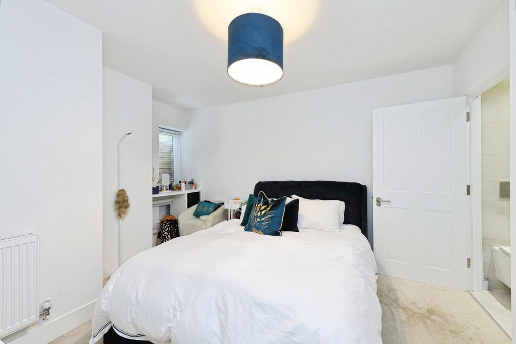 Additional image 4 of 2 bed flat for saleFairdene Road, Coulsdon CR5