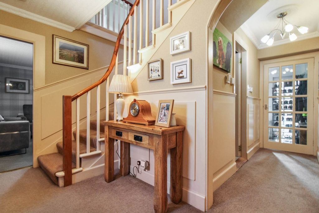 Property photo 2 of 30