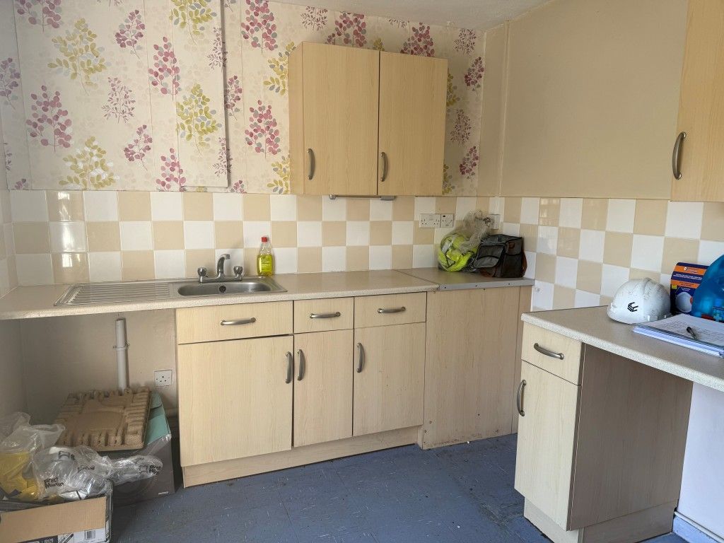 Property photo 2 of 6 Kitchen