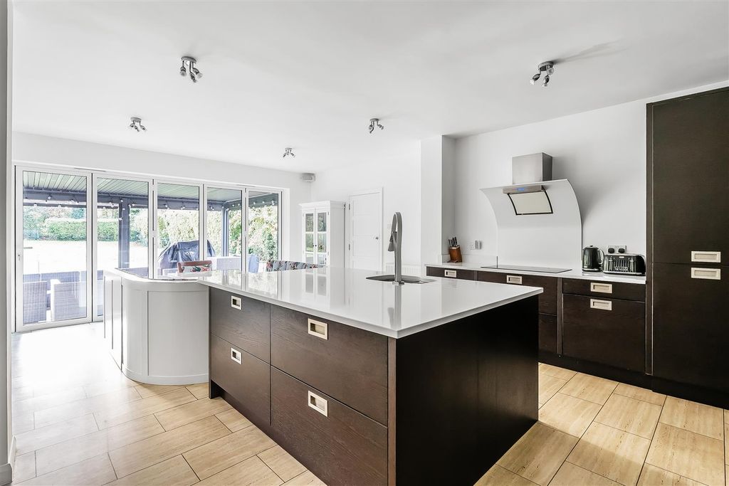 Property photo 2 of 32 38-Chiltern-Road-27.Jpg