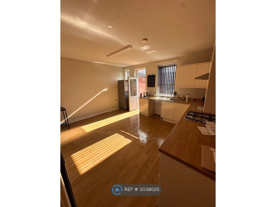 Property photo 2 of 26