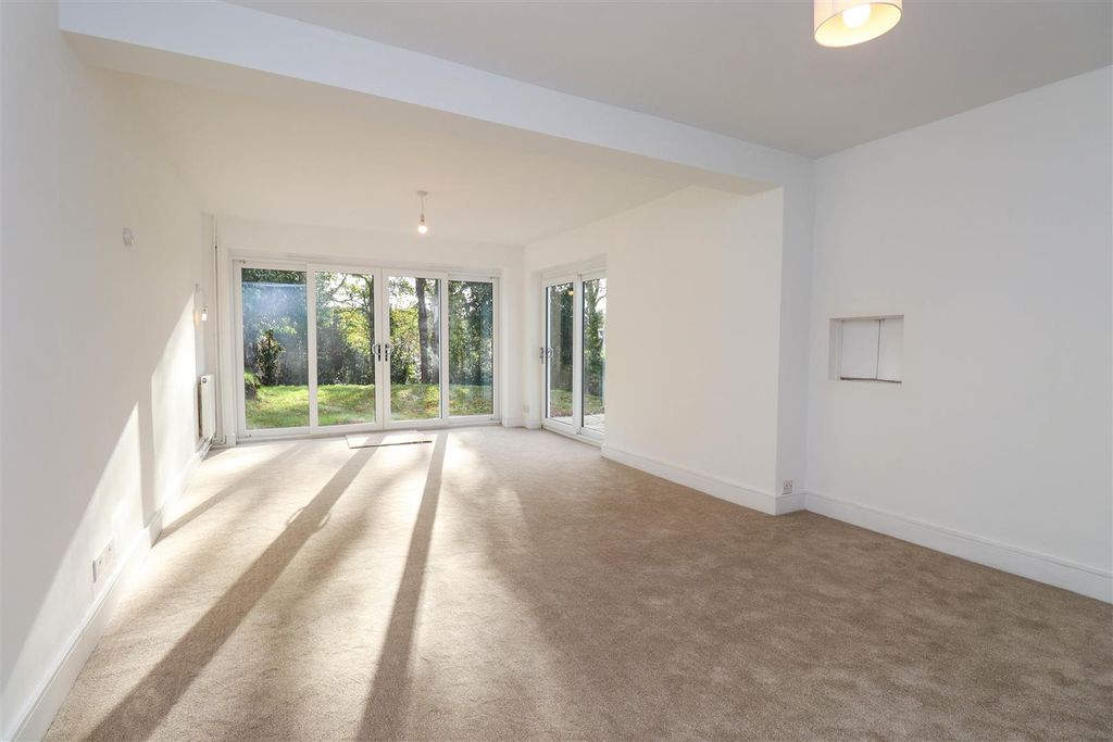 Property photo 3 of 19 Living Room