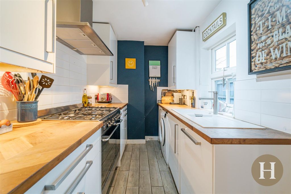 Property photo 3 of 28 Hadleigh Estate Agents-12.Jpg