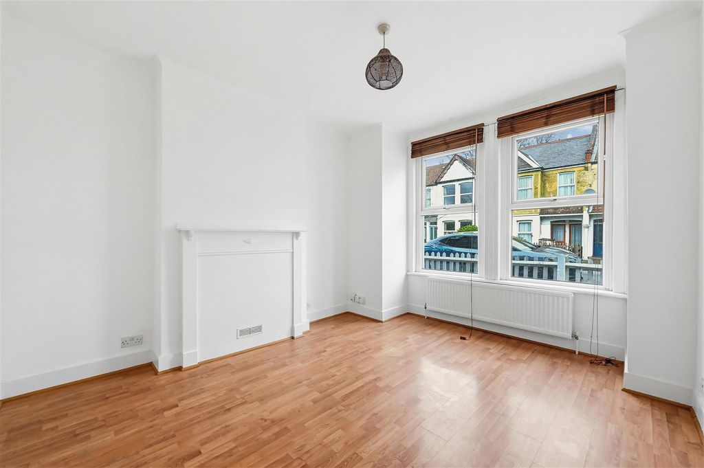 Property photo 3 of 9