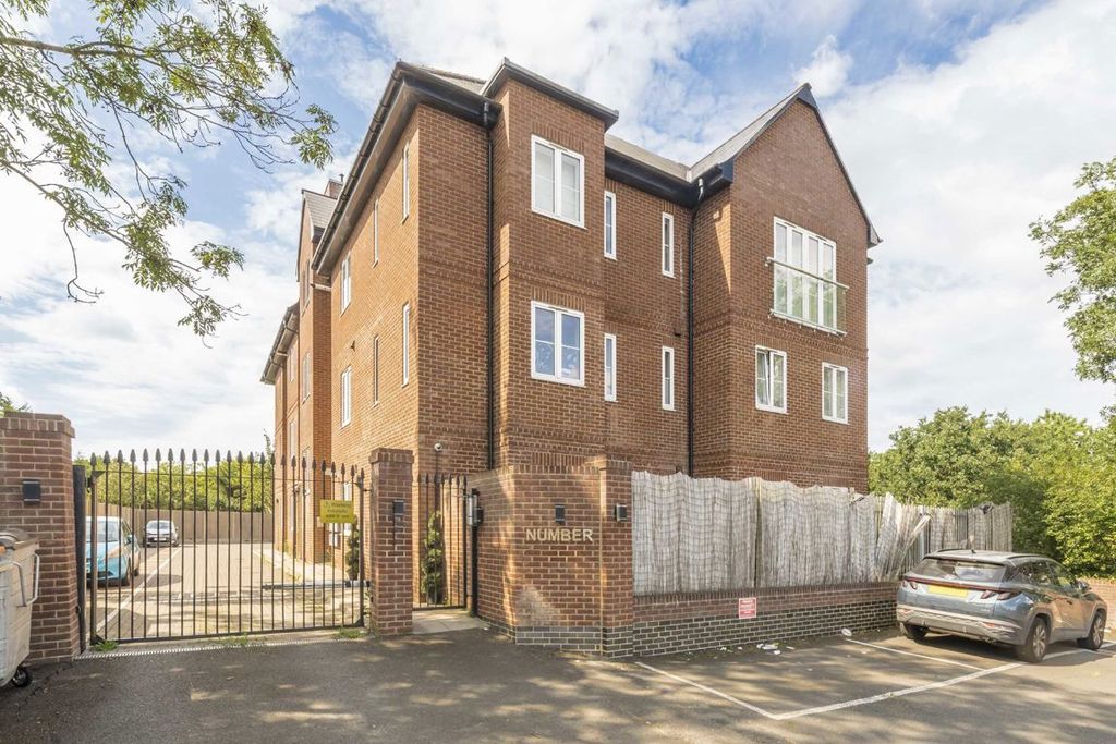Property photo 1 of 7
